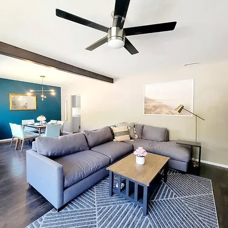Spacious & Immaculate Haven Near Downtown Sd